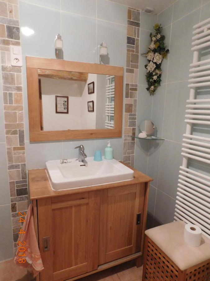Chez Nous. B & B Bassy 외부 사진
