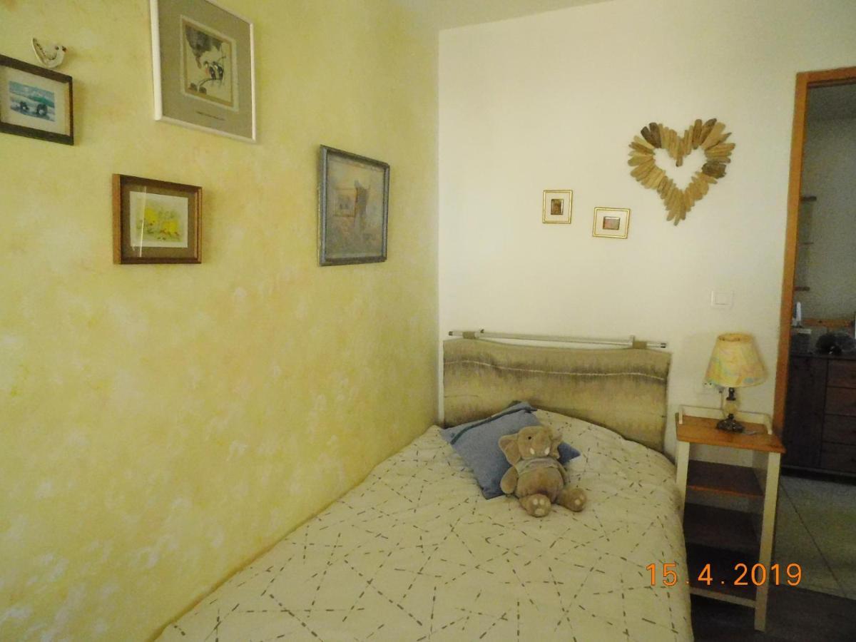 Chez Nous. B & B Bassy 외부 사진