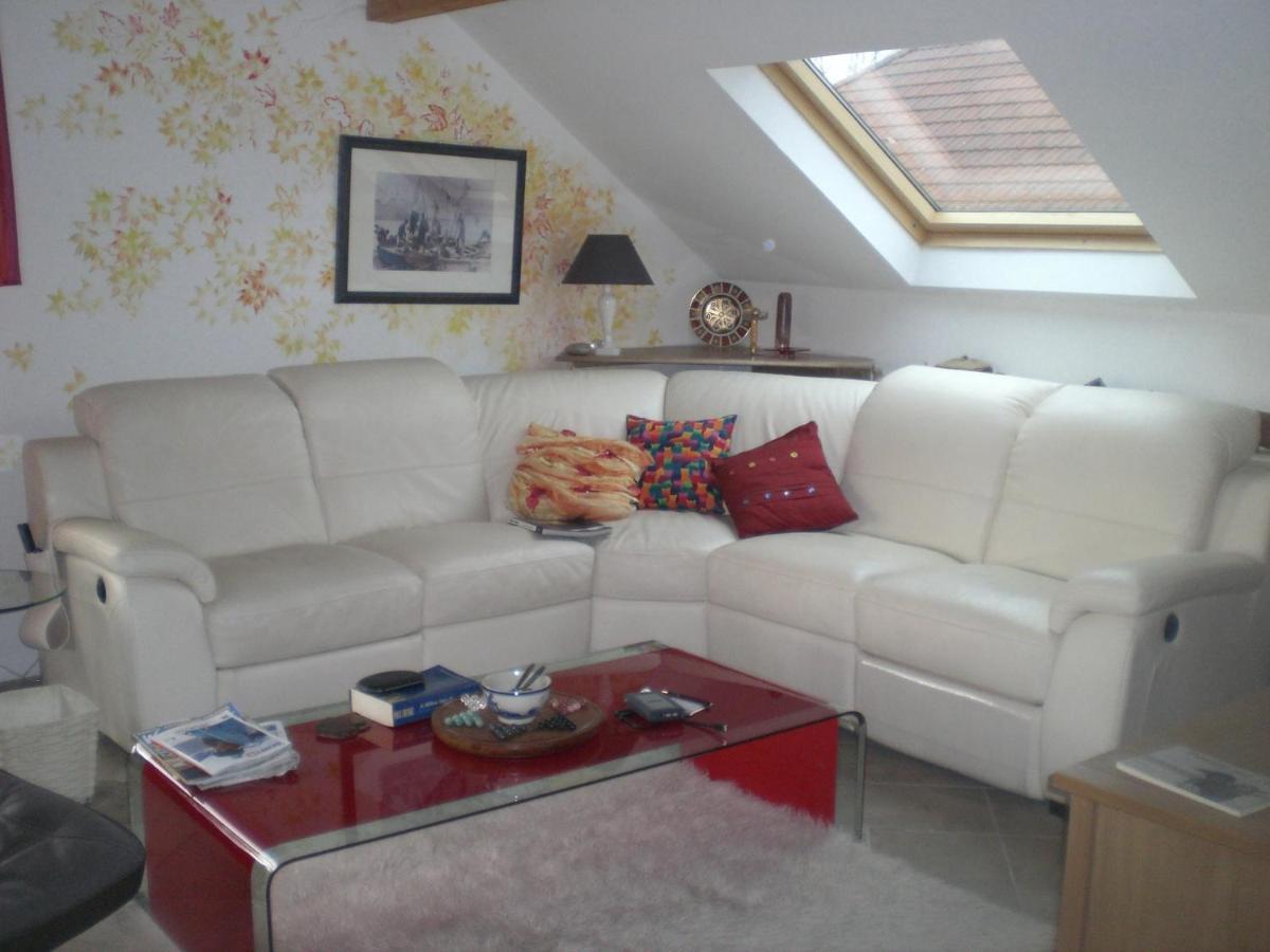 Chez Nous. B & B Bassy 외부 사진