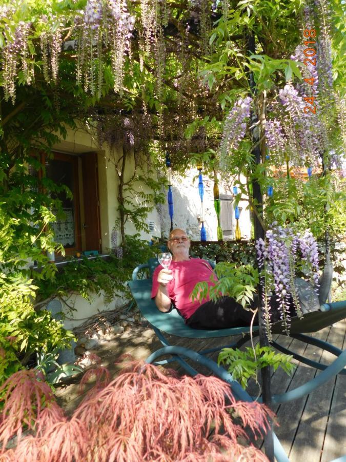 Chez Nous. B & B Bassy 외부 사진