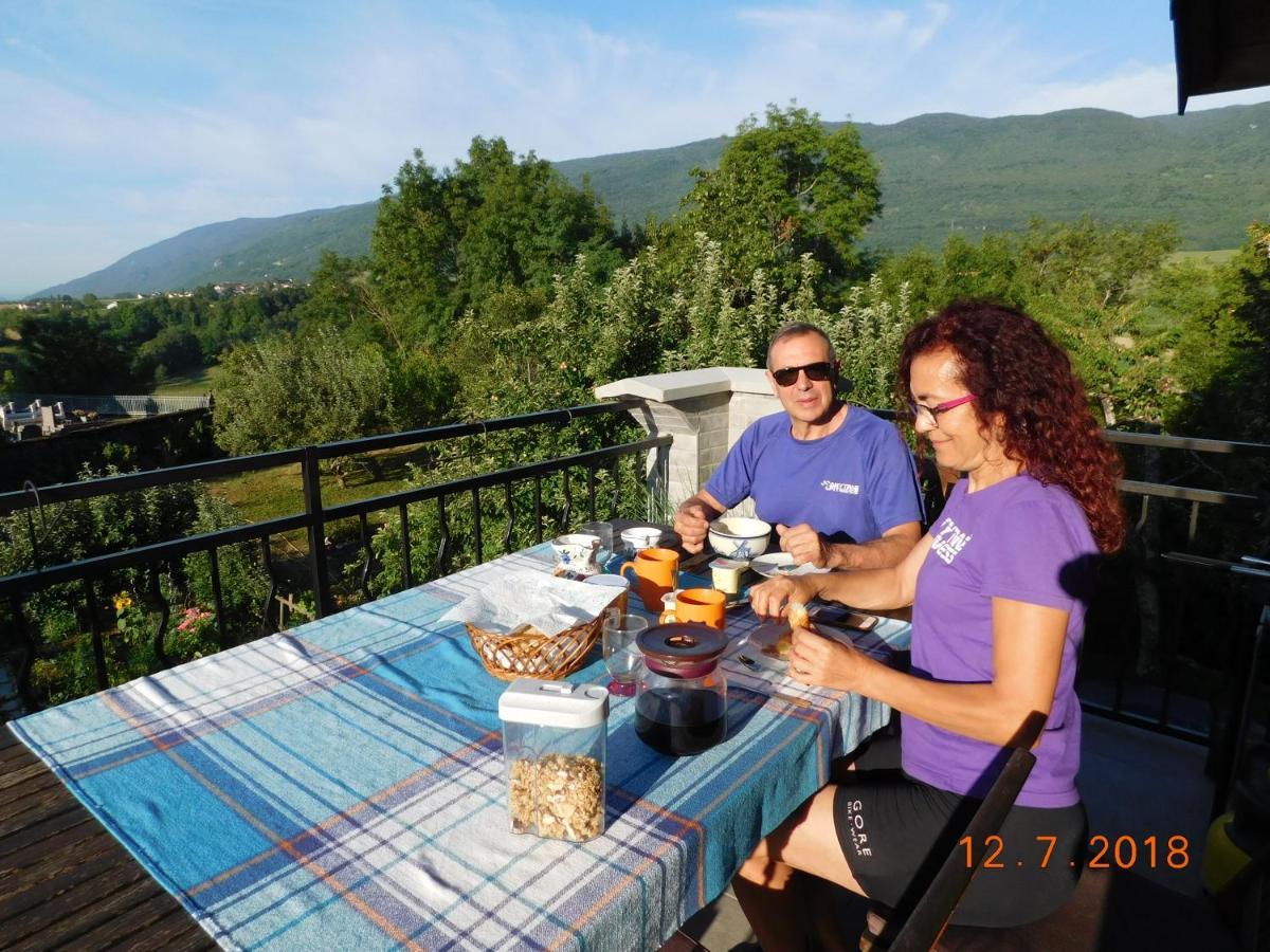 Chez Nous. B & B Bassy 외부 사진